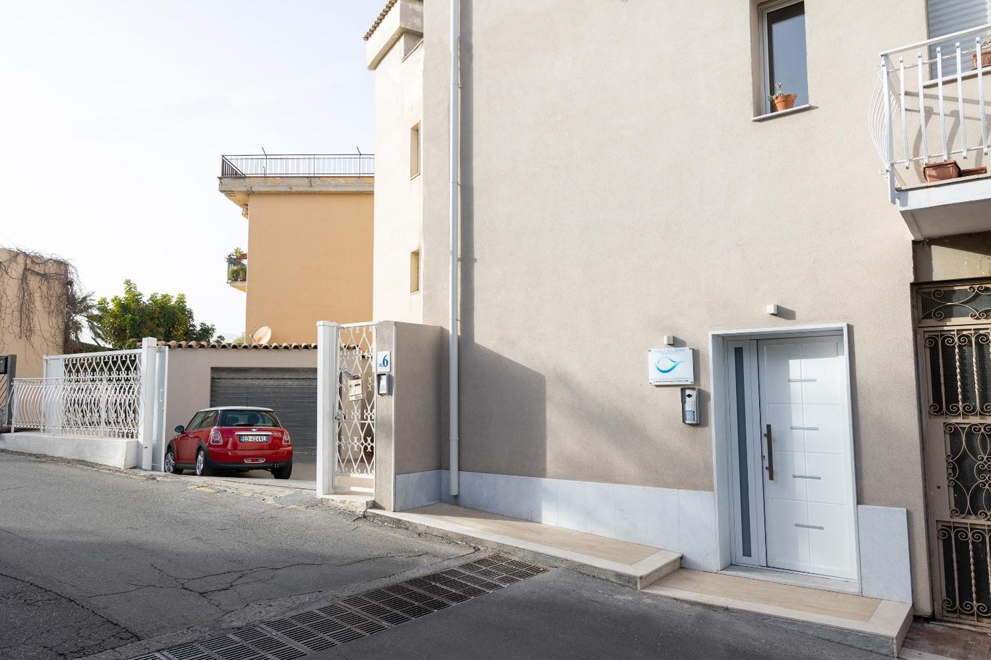 Perla Sul Mare Apartments Giardini Naxos Exteriör bild