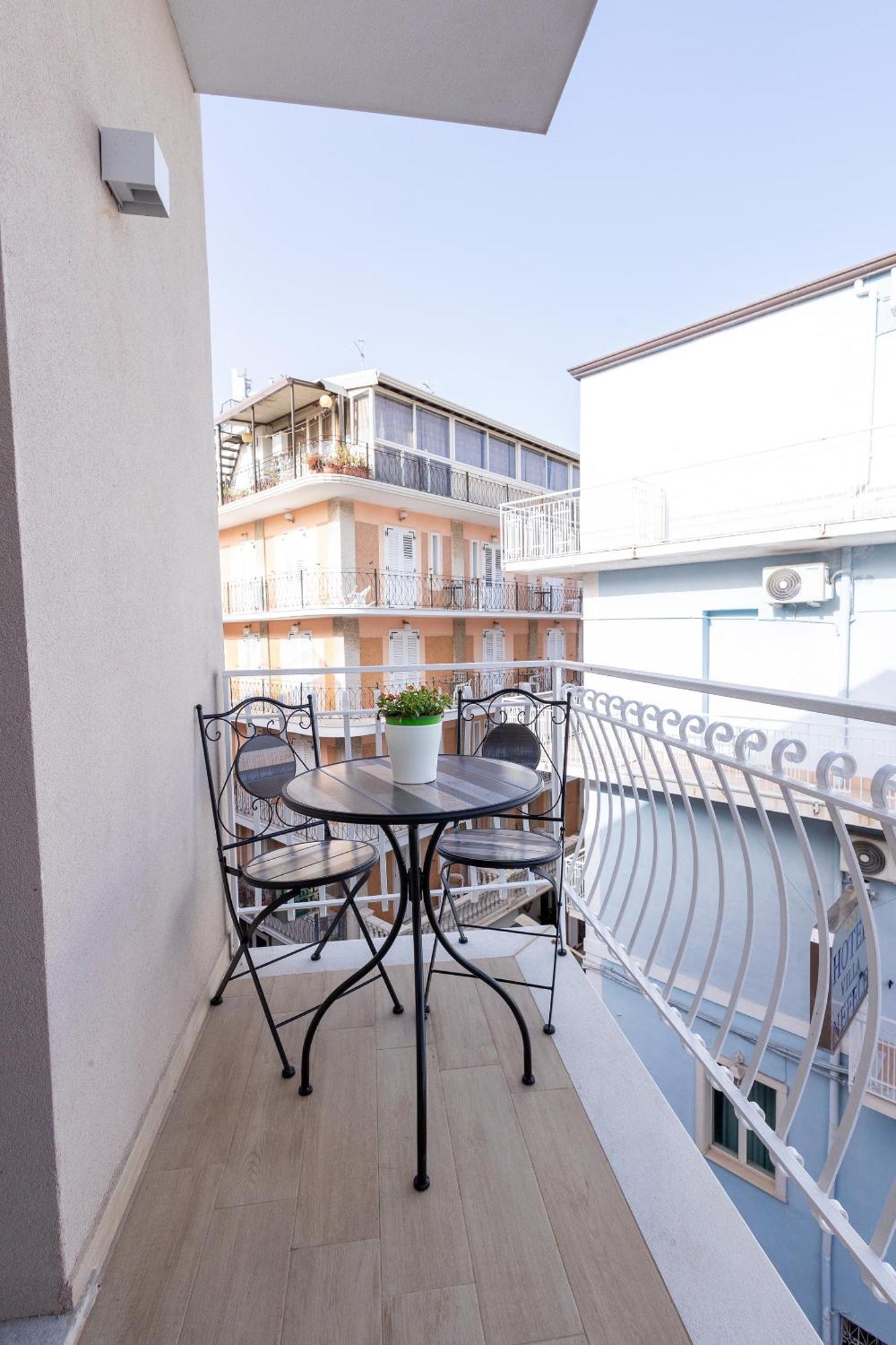 Perla Sul Mare Apartments Giardini Naxos Exteriör bild